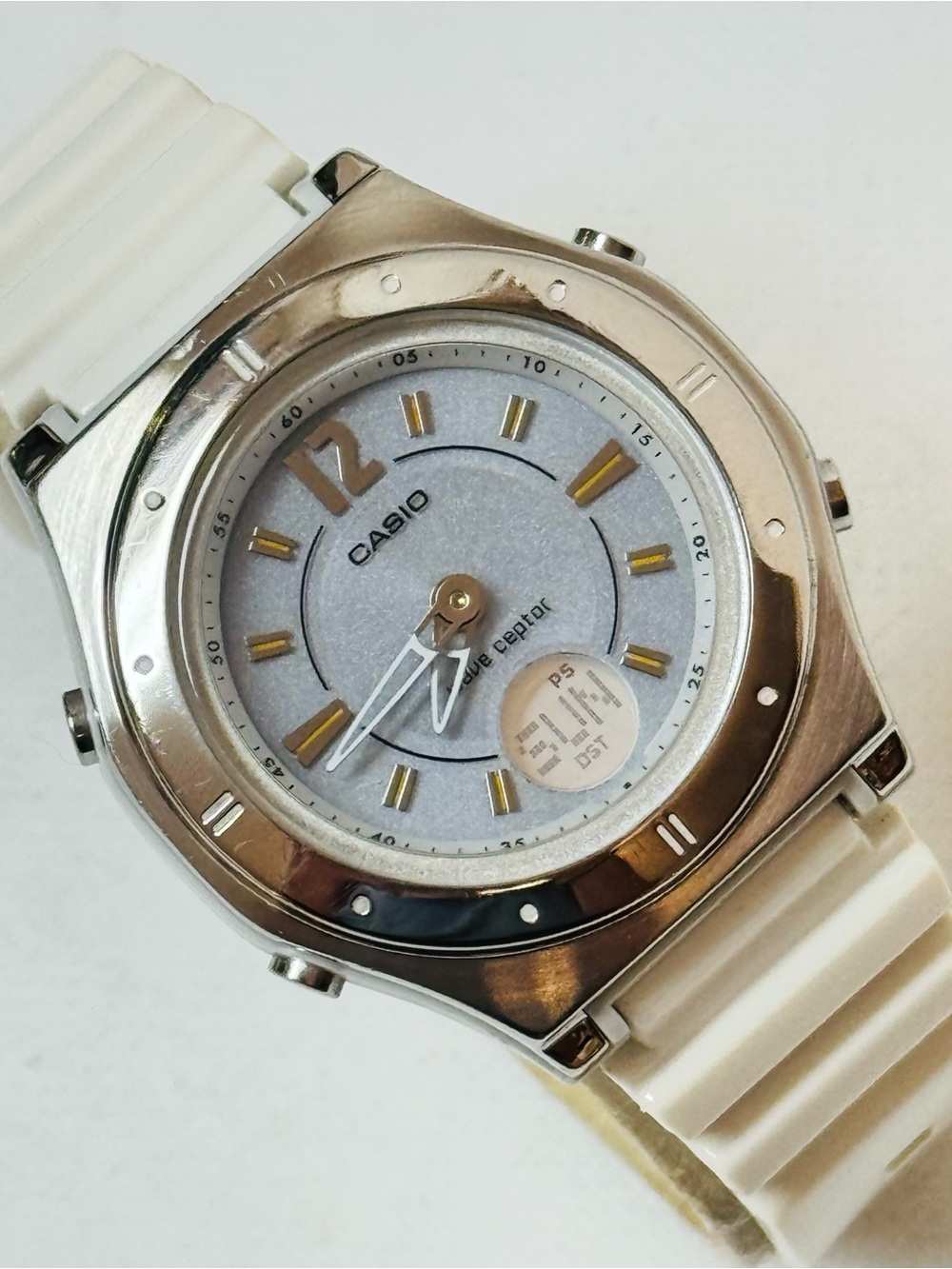 Casio Tough Solar Wave Ceptor Women's Atomic Radio Watch Silver White LWA-M140
